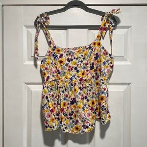 Old Navy Tie Summer floral top Large